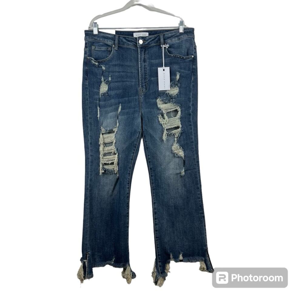 Risen Distressed Cropped Jeans